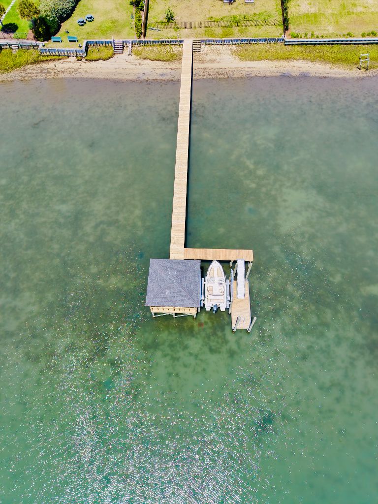 Bird's eye view of dock and boathouse with boat on lift